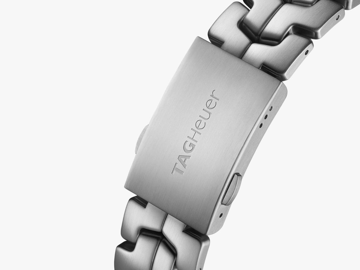 THE STEEL BRACELET